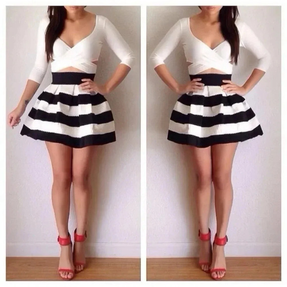 Express | Pleated Black & White Wide Stripe High Waisted Skirt Size XS - Picture 1 of 6